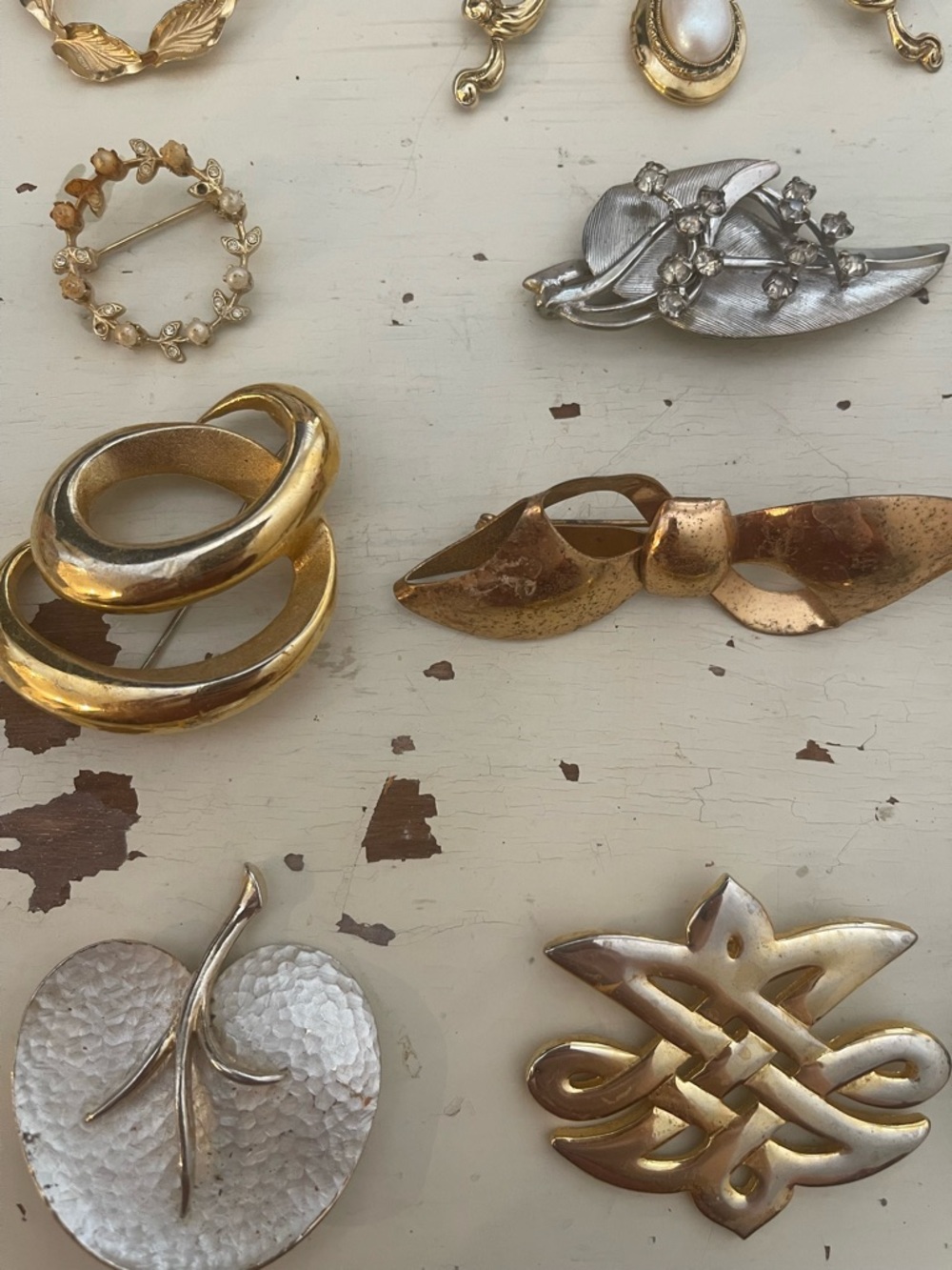 16 Vintage brooches HAVE WEAR AND TEAR (pls note overall value over 400$) - Picture 9 of 16